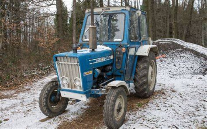 Does Ford still make tractors?